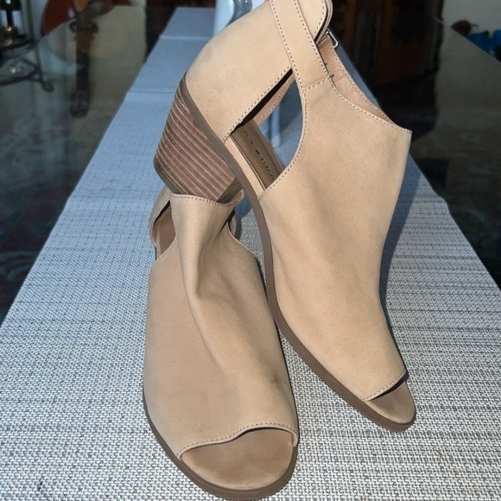 Sole Society Caprica Peep Toe Sandal~Size 9.5 slightly used